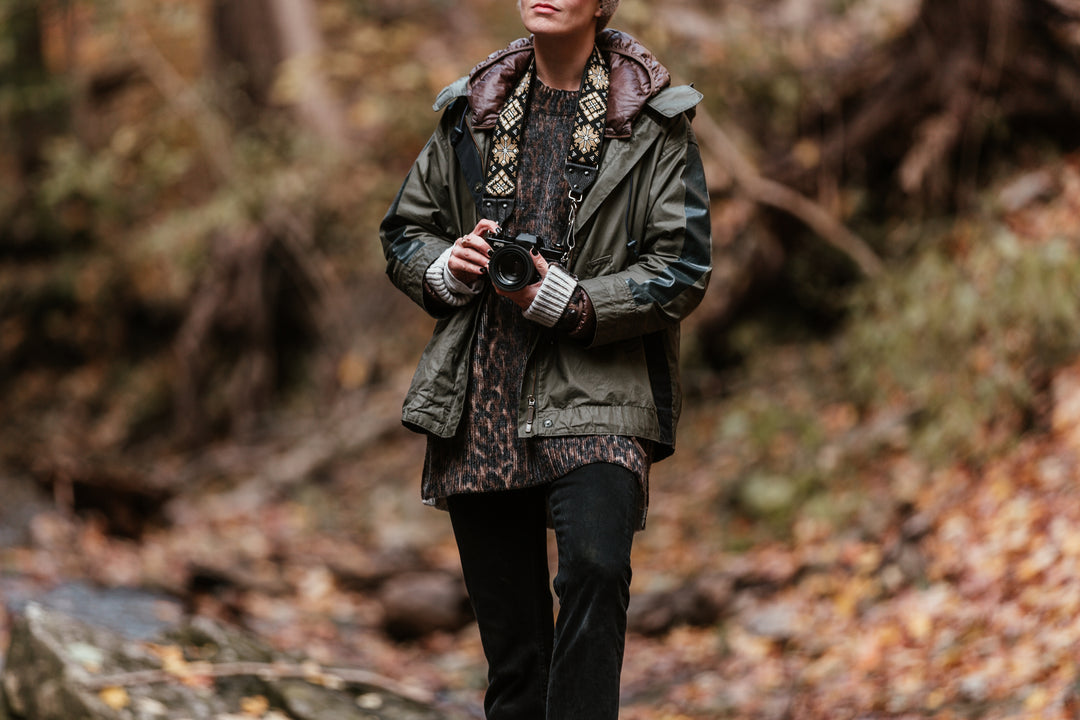 autumn-photography-hike-in-leaves